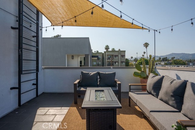 4111 W Sunset Boulevard, Los Angeles CA: https://media.crmls.org/medias/a8a41696-33c5-4de5-b9cf-d944c3c0e1c6.jpg