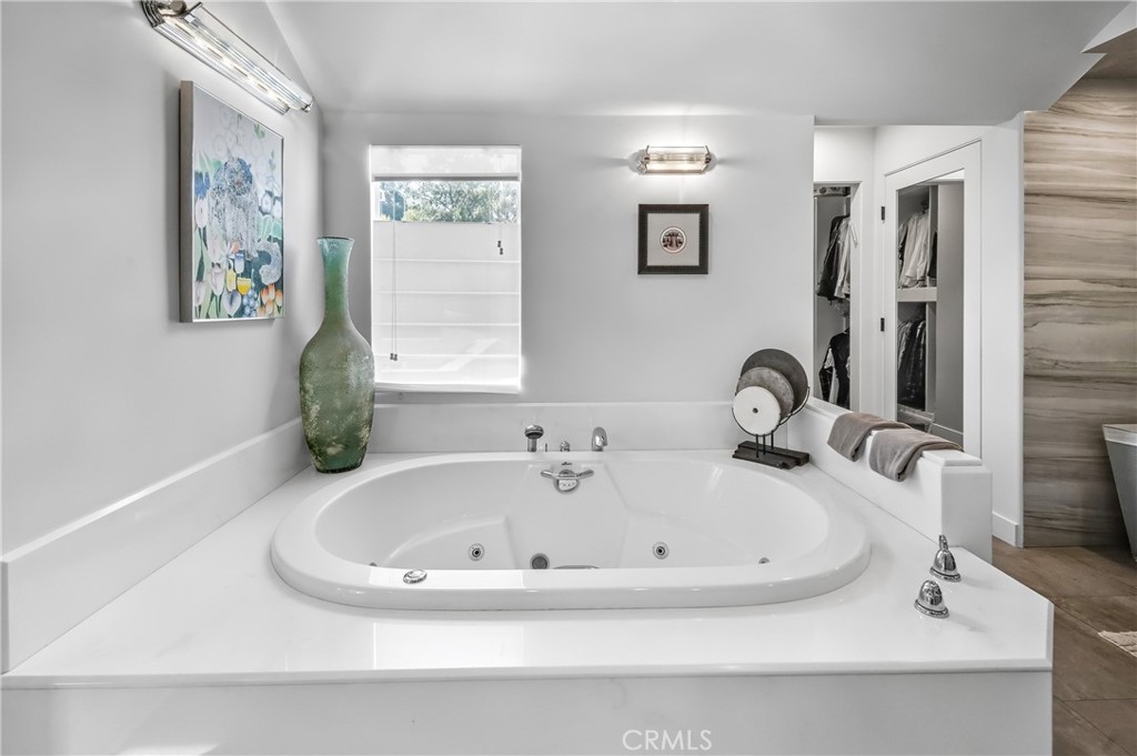 https://media.crmls.org/medias/a8a4515c-bd38-4b38-8b93-53444ab9e6e8.jpg?preset=X-Large