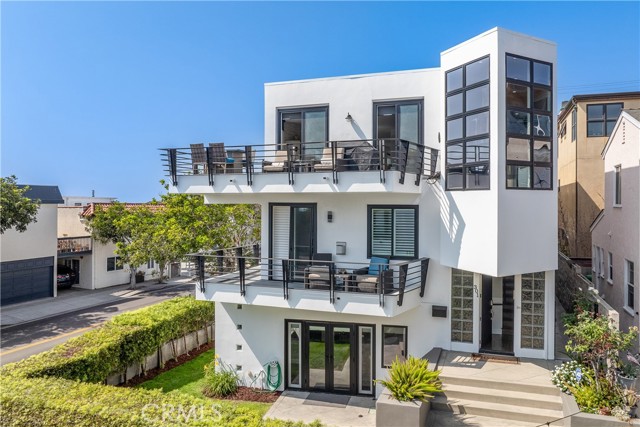 Detail Gallery Image 36 of 47 For 301 16th St, Manhattan Beach,  CA 90266 - 6 Beds | 7 Baths