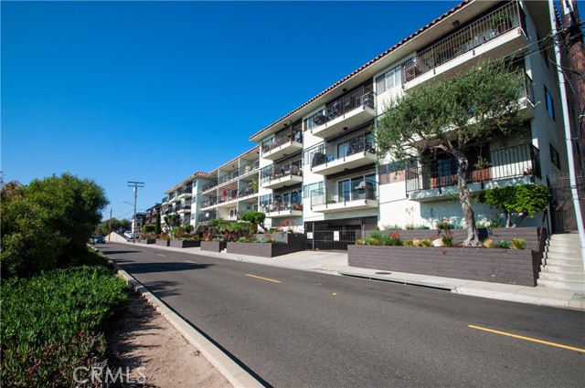 1720 Ardmore Avenue, Hermosa Beach, California 90254, 1 Bedroom Bedrooms, ,Residential,Sold,Ardmore,PV21177003