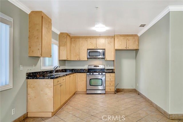 6929 1/2 Amigo Avenue, Reseda CA: https://media.crmls.org/medias/a8a4b57f-eb9a-4c74-a86f-e05924efbee4.jpg