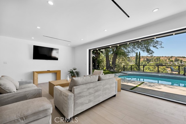 17072 Oak View Drive, Encino CA: https://media.crmls.org/medias/a8a54242-bf7d-4ebb-ade3-1778f8b18e39.jpg