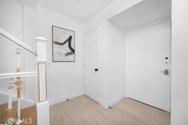 Detail Gallery Image 6 of 27 For 102 Intrepid, Newport Beach,  CA 92663 - 4 Beds | 3 Baths