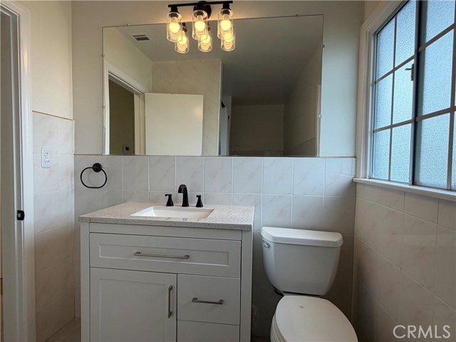 Detail Gallery Image 20 of 30 For 19216 Calvert St, Tarzana,  CA 91335 - 4 Beds | 3 Baths