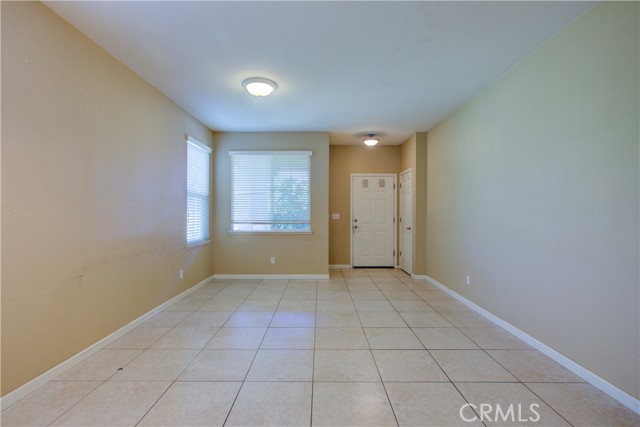 Detail Gallery Image 4 of 55 For 1492 Antioch Ct, Merced,  CA 95348 - 5 Beds | 2/1 Baths