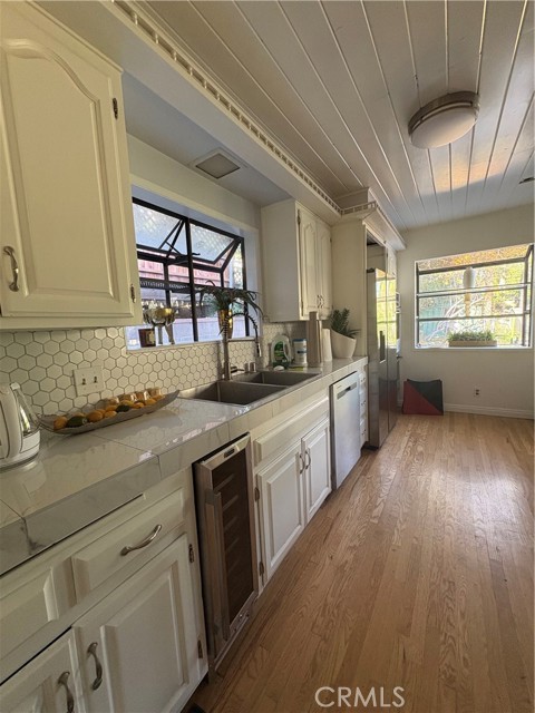 Detail Gallery Image 4 of 22 For 20955 De Mina, Woodland Hills,  CA 91364 - 3 Beds | 2 Baths