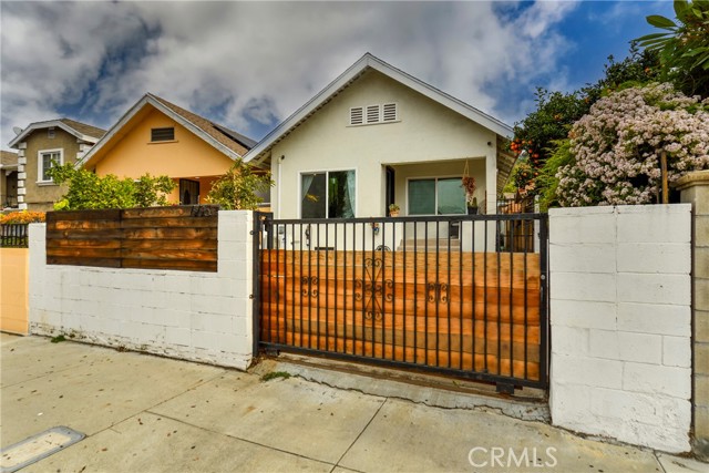 Detail Gallery Image 1 of 24 For 665 Cypress Ave, Los Angeles,  CA 90065 - 3 Beds | 2 Baths