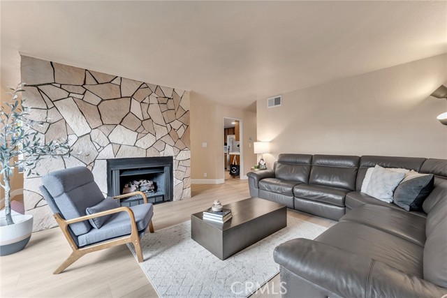 Detail Gallery Image 10 of 37 For 230 Bethany Rd #210,  Burbank,  CA 91504 - 2 Beds | 2 Baths