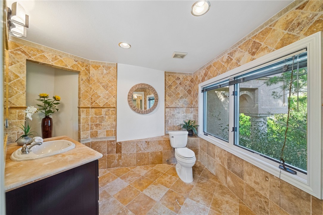 Detail Gallery Image 32 of 75 For 242 S Peralta Hills Dr, Anaheim Hills,  CA 92807 - 8 Beds | 6/1 Baths