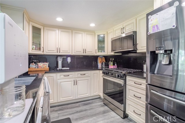 Detail Gallery Image 14 of 31 For 236 N Louise St #104,  Glendale,  CA 91206 - 2 Beds | 2 Baths