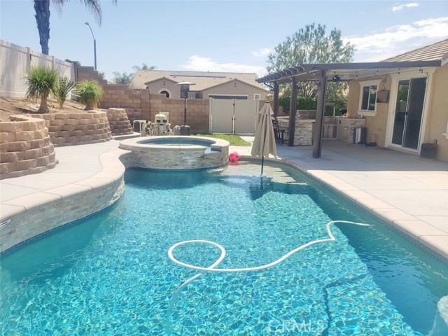 Detail Gallery Image 16 of 53 For 31800 Fallbrook Cir, Murrieta,  CA 92563 - 5 Beds | 2 Baths