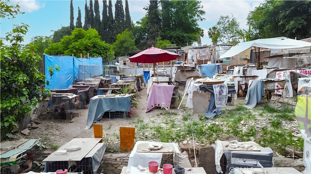 https://media.crmls.org/medias/a8ab8179-4d41-4909-a7b8-11cdcf34cbb9.jpg?preset=X-Large