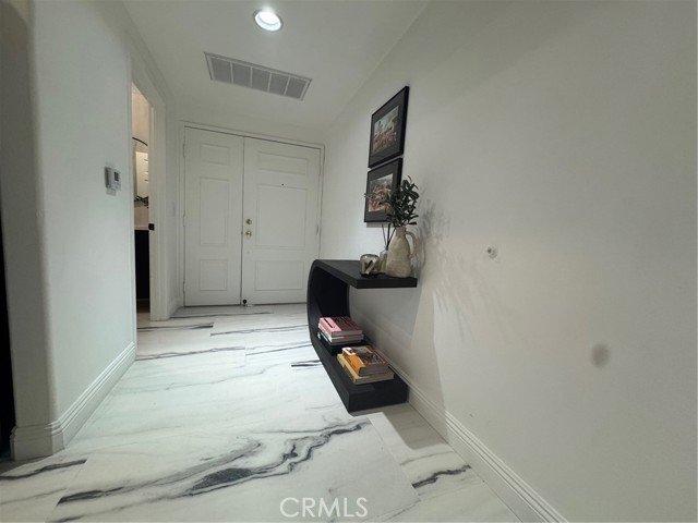 Detail Gallery Image 3 of 33 For 12011 Goshen #104,  Los Angeles,  CA 90049 - 2 Beds | 3 Baths