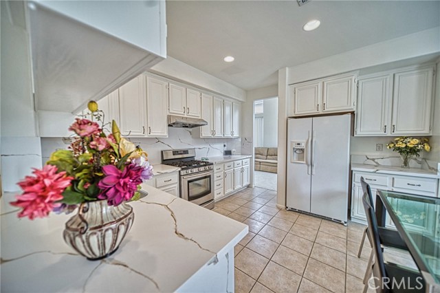 Detail Gallery Image 9 of 46 For 33441 Warwick Hills Rd, Yucaipa,  CA 92399 - 4 Beds | 2/1 Baths