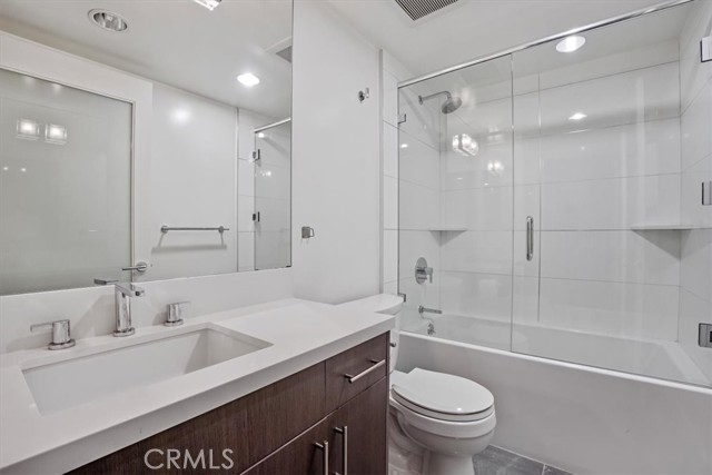 Detail Gallery Image 15 of 25 For 11023 Fruitland Dr #104,  Studio City,  CA 91604 - 3 Beds | 4 Baths