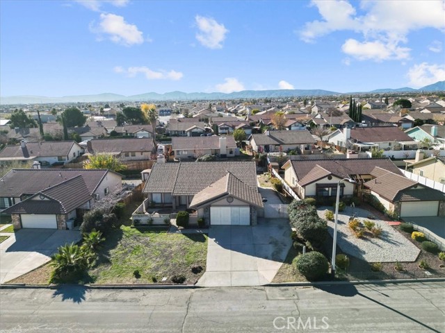 Detail Gallery Image 2 of 37 For 13511 Mountain Drive, Hesperia,  CA 92344 - 4 Beds | 2 Baths