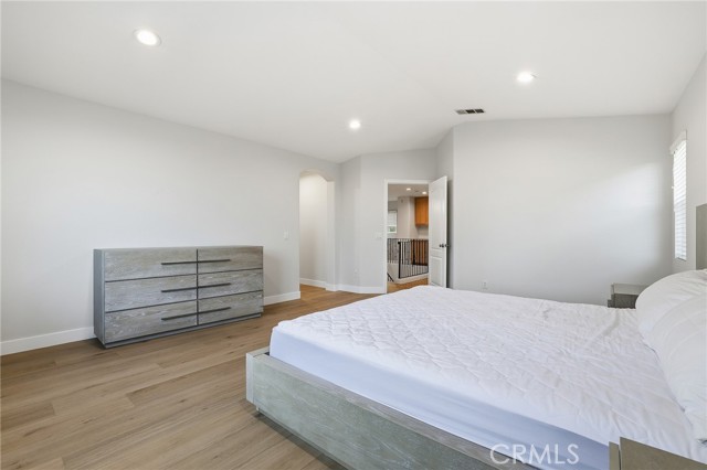 Detail Gallery Image 25 of 46 For 8220 Chamberlain, Reseda,  CA 91335 - 4 Beds | 3 Baths