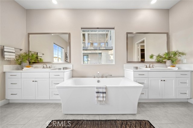 Detail Gallery Image 24 of 37 For 126 Scale, Irvine,  CA 92618 - 4 Beds | 4 Baths