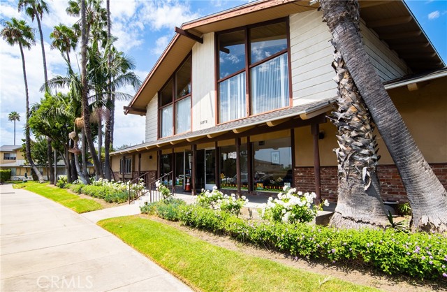 12909 Joshua Lane, Norwalk CA: https://media.crmls.org/medias/a8af267b-cbc0-4c97-a6f7-38275f003403.jpg