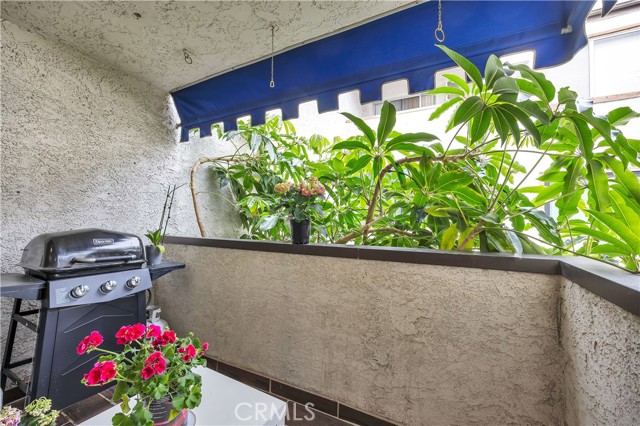 Detail Gallery Image 9 of 19 For 18530 Hatteras St #220,  Tarzana,  CA 91356 - 2 Beds | 2 Baths