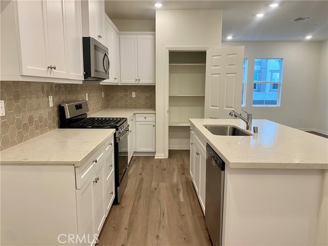 3943 E Carmel Privado, Ontario CA: https://media.crmls.org/medias/a8af5cff-e7d3-48cb-96af-9da1c4260dfb.jpg