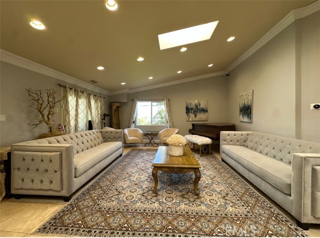 6201 Corbin Avenue, Tarzana CA: https://media.crmls.org/medias/a8afed09-b5c9-4c26-b245-3ac50bc44f2f.jpg