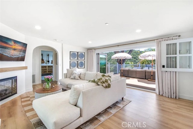 Detail Gallery Image 4 of 23 For 1445 Bluebird Canyon, Laguna Beach,  CA 92651 - 2 Beds | 1/1 Baths