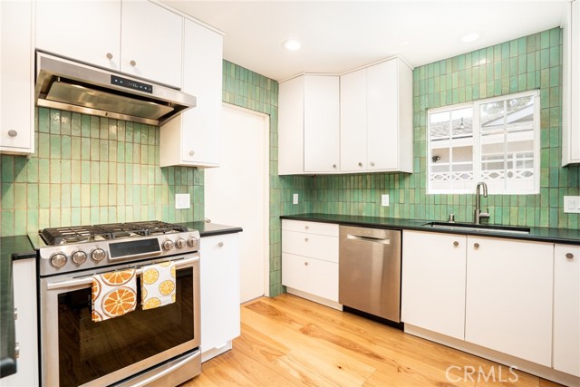 5272 Caliente Drive, Huntington Beach CA: https://media.crmls.org/medias/a8b0ded8-3183-4d03-ae9e-ba2cd41c83db.jpg