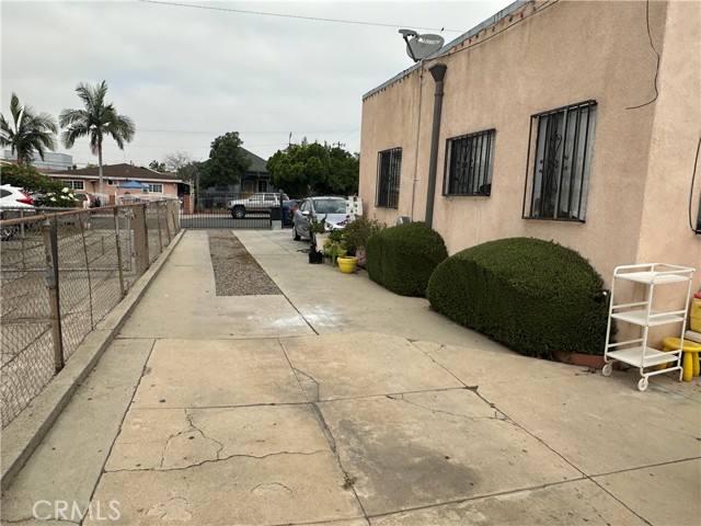 Detail Gallery Image 1 of 7 For 606 S Kern Ave, East Los Angeles,  CA 90022 - – Beds | – Baths
