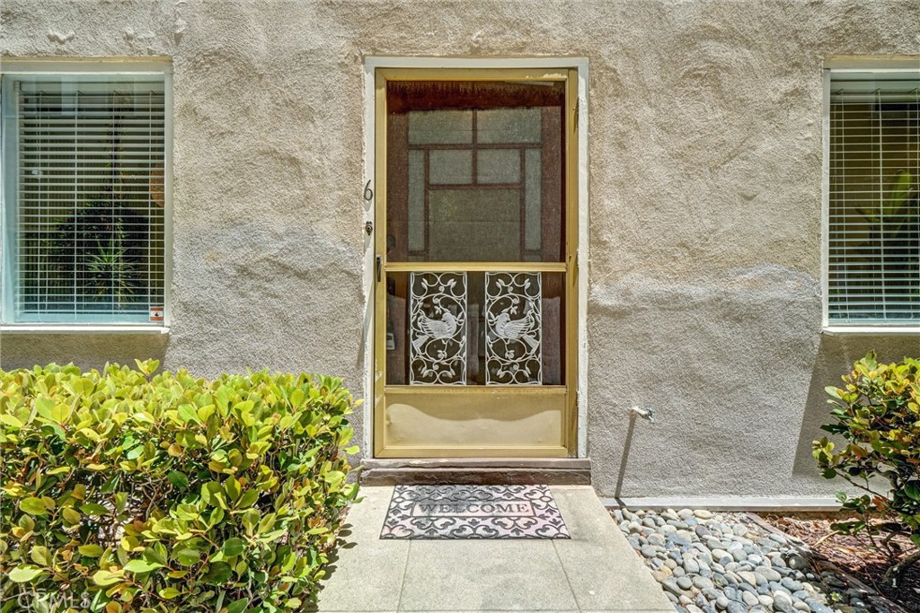 https://media.crmls.org/medias/a8b1452d-9c7b-42dd-b8d0-bcd09709888b.jpg?preset=X-Large
