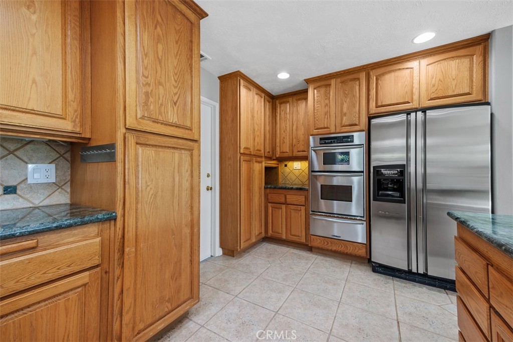 1075 La Reina - photo 11