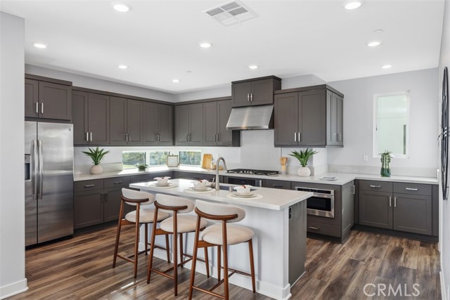 Detail Gallery Image 4 of 40 For 430 Transport, Tustin,  CA 92782 - 4 Beds | 3/1 Baths