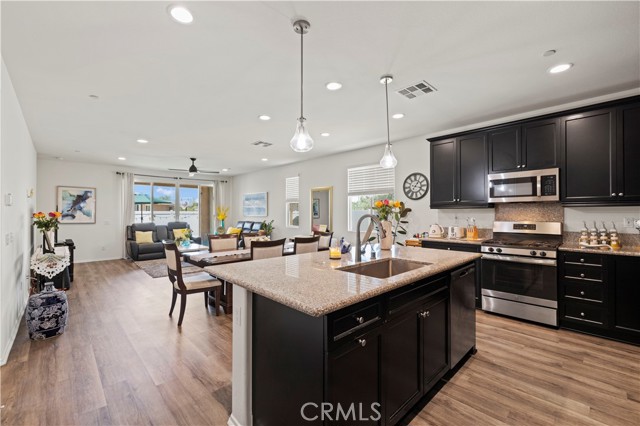 5025 W Avenue J6, Lancaster CA: https://media.crmls.org/medias/a8b209bc-fa8f-475c-894e-ea4654bc0421.jpg