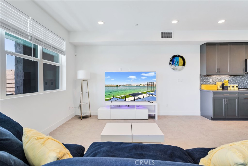 MLS #CV25246460 image #8