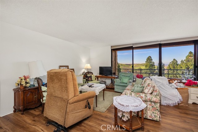 Detail Gallery Image 9 of 70 For 24055 Paseo Del Lago #411,  Laguna Woods,  CA 92637 - 1 Beds | 1/1 Baths