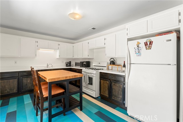 976 N Loma Vista Drive, Long Beach CA: https://media.crmls.org/medias/a8b364cc-06f9-4817-9042-a3cc9289046a.jpg