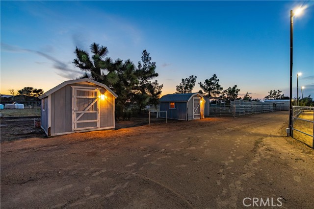 Detail Gallery Image 57 of 74 For 2755 W Avenue, Palmdale,  CA 93551 - 5 Beds | 3/1 Baths