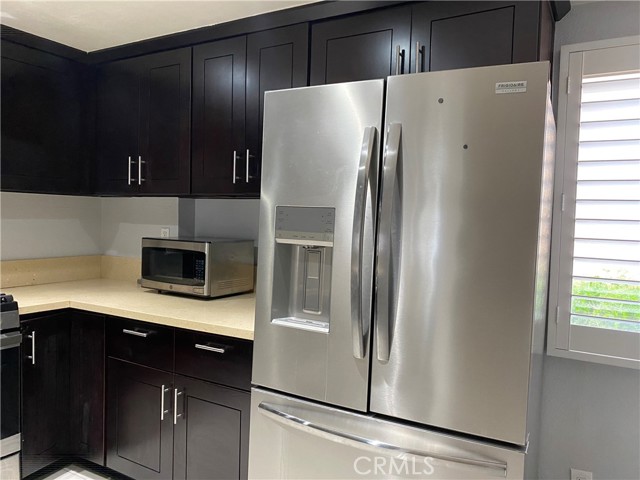 Detail Gallery Image 13 of 21 For 21040 Parthenia St #13,  Canoga Park,  CA 91304 - 2 Beds | 2 Baths