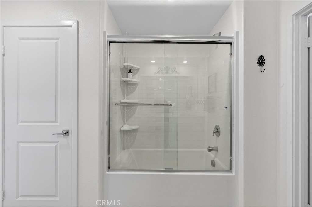 https://media.crmls.org/medias/a8b572a1-8908-490b-8a48-f5785b0e6e81.jpg?preset=X-Large