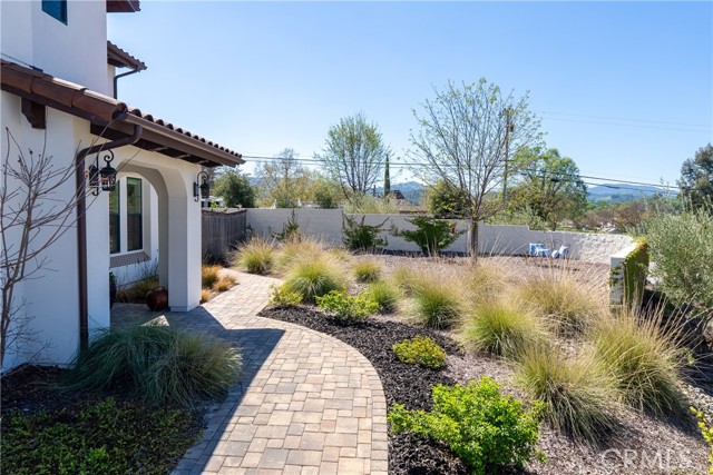 Detail Gallery Image 3 of 49 For 9300 via Castillo, Atascadero,  CA 93422 - 4 Beds | 2/1 Baths