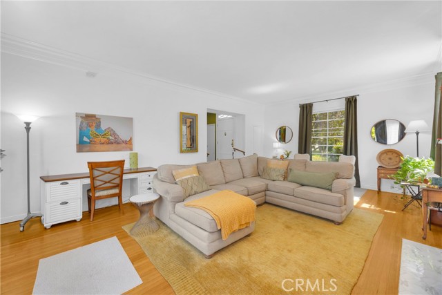 929 E Marshall Place, Long Beach CA: https://media.crmls.org/medias/a8b5a9a7-1106-49fa-b553-a9e9bc234ba7.jpg