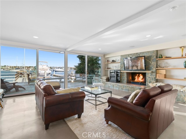 Detail Gallery Image 4 of 24 For 1344 W Bay Ave, Newport Beach,  CA 92661 - 4 Beds | 4 Baths
