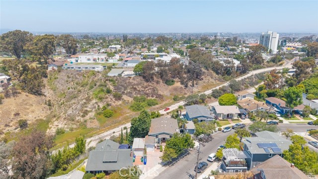 1320 Bush Street, San Diego CA: https://media.crmls.org/medias/a8b77ae1-ce09-4d39-b101-78816ef3dd7b.jpg