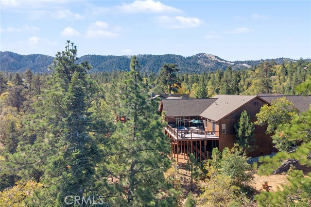 1658 Tuolumne Road, Big Bear City CA: https://media.crmls.org/medias/a8b7be72-79de-4043-8f66-b59038678cf3.jpg