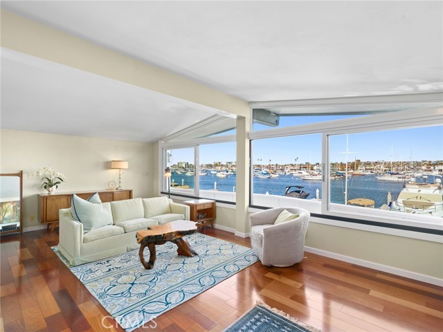 Detail Gallery Image 14 of 24 For 1344 W Bay Ave, Newport Beach,  CA 92661 - 4 Beds | 4 Baths