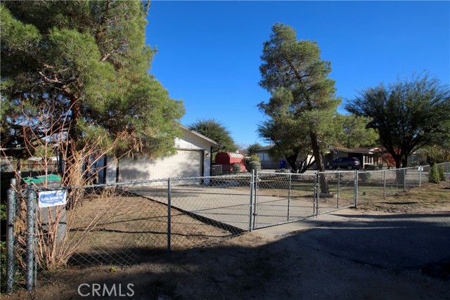 Detail Gallery Image 2 of 9 For 7775 Hopi, Yucca Valley,  CA 92284 - 2 Beds | 1 Baths
