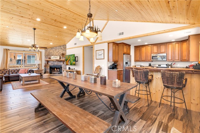 43485 Colusa Drive, Big Bear Lake CA: https://media.crmls.org/medias/a8b8c3c6-566b-45e1-80b6-4bc6d121102d.jpg