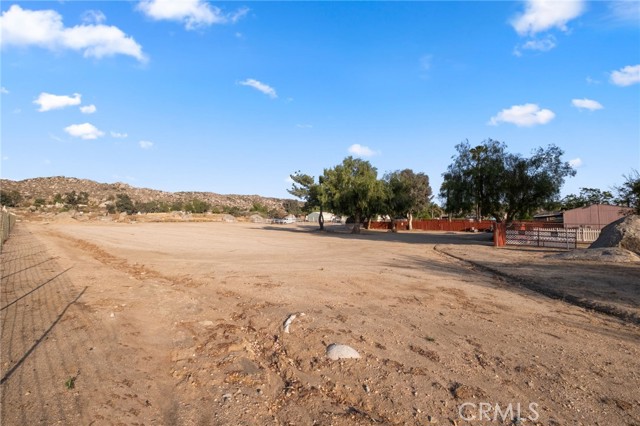 22910 Olivas Avenue, Nuevo CA: https://media.crmls.org/medias/a8b9605e-4de5-4f55-973f-515b5294d0ad.jpg
