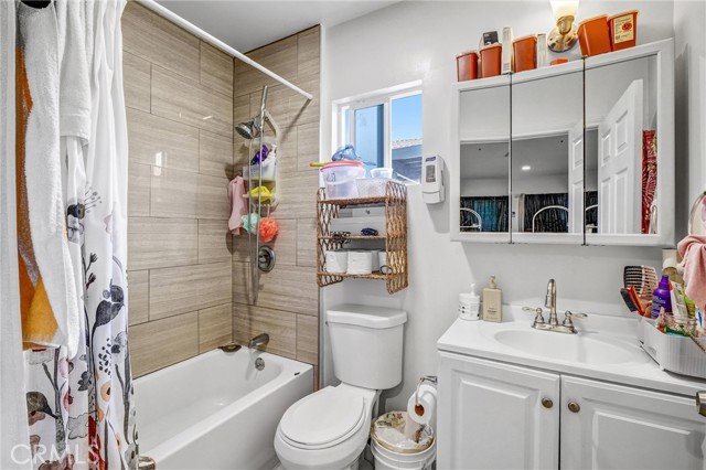 10517 Firmona Avenue, Inglewood CA: https://media.crmls.org/medias/a8b9ef23-4ded-4e3c-b472-444418199ff1.jpg