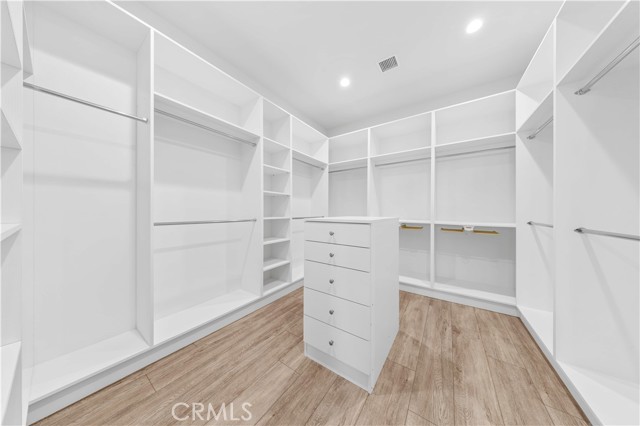 111 great oak, Irvine CA: https://media.crmls.org/medias/a8bbfecf-afac-4ebc-b9ef-6b8dd13b13e3.jpg
